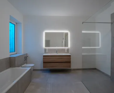 Direkt im Zentrum: 4-Zimmer-Wohnung mit großzügiger Terrasse und viel Wohnfläche - Foto 1