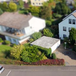 Platz zum Wohlfühlen: Gepflegtes Haus mit liebevoll angelegtem Garten, Einliegerwohnung und Aussicht