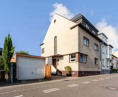 Solides Mehrfamilienhaus mit drei Wohneinheiten – Kapitalanlage mit Entwicklungspotenzial