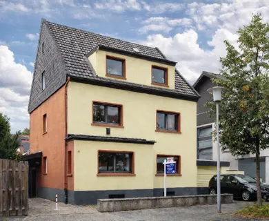Kapitalanlage mit Entwicklungspotenzial: 2-3-Familienhaus + Nebengebäude