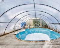 Überdachter Aussenpool