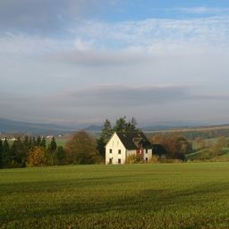 Alleinlage mit viel Platz zum TOBEN….