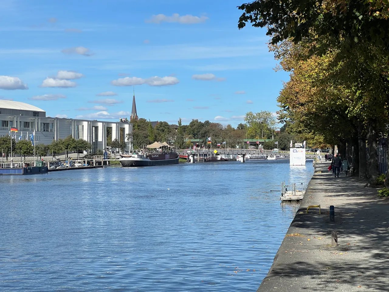 Spazieren an der Trave