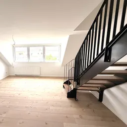 Düsseldorf-Derendorf! Frisch Sanierte 4-Zimmer-Maisonette mit offener Küche!