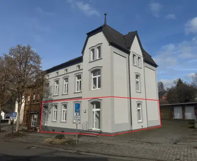 Attraktive Praxis- oder Bürofläche im Erdgeschoss mit Stellplätzen und optionaler Lagerfläche!