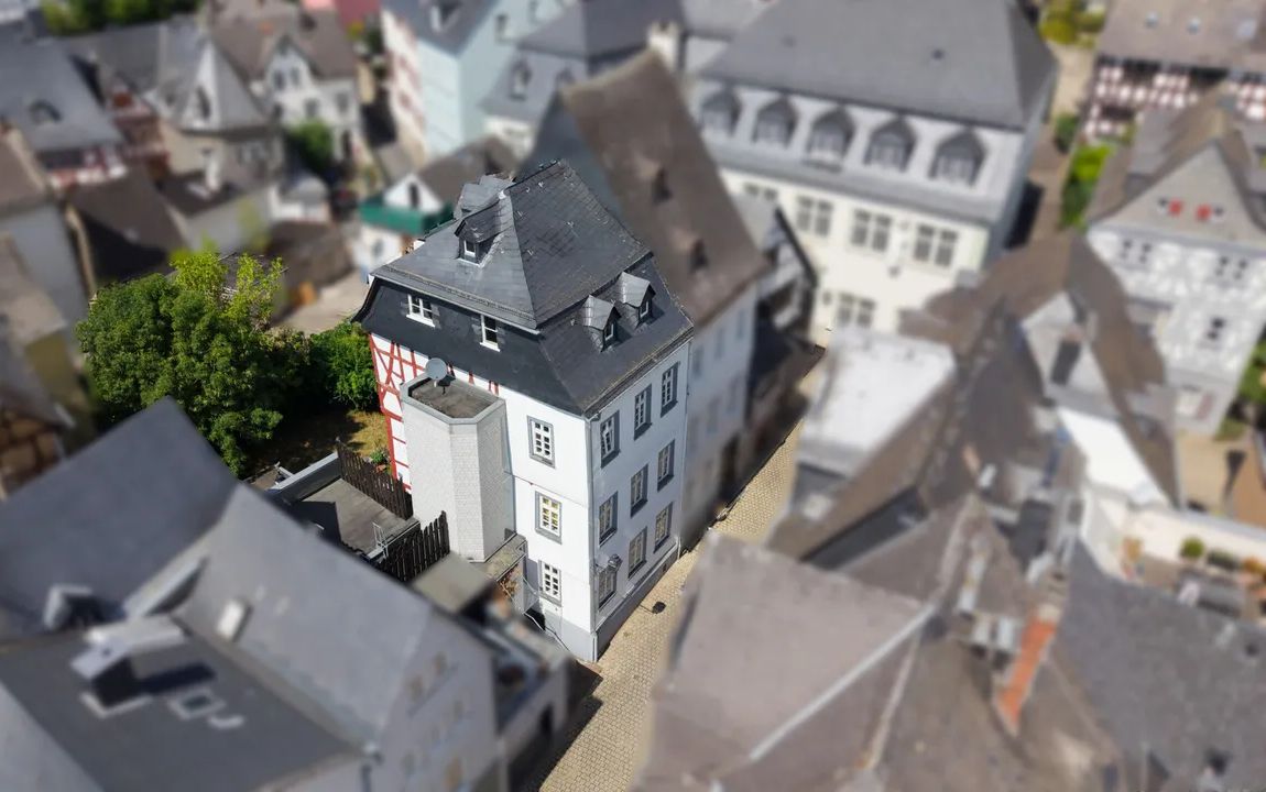 Historisches und saniertes Stadthaus mit zwei Wohneinheiten und Garten in zentraler Altstadtlage!