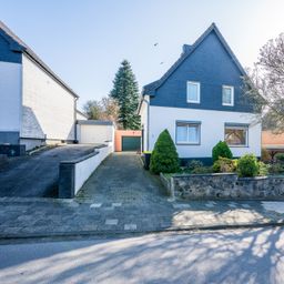 Freistehendes Einfamilienhaus mit 5 Zimmern und sonnigem Südgarten – Wurmtalblick inklusive