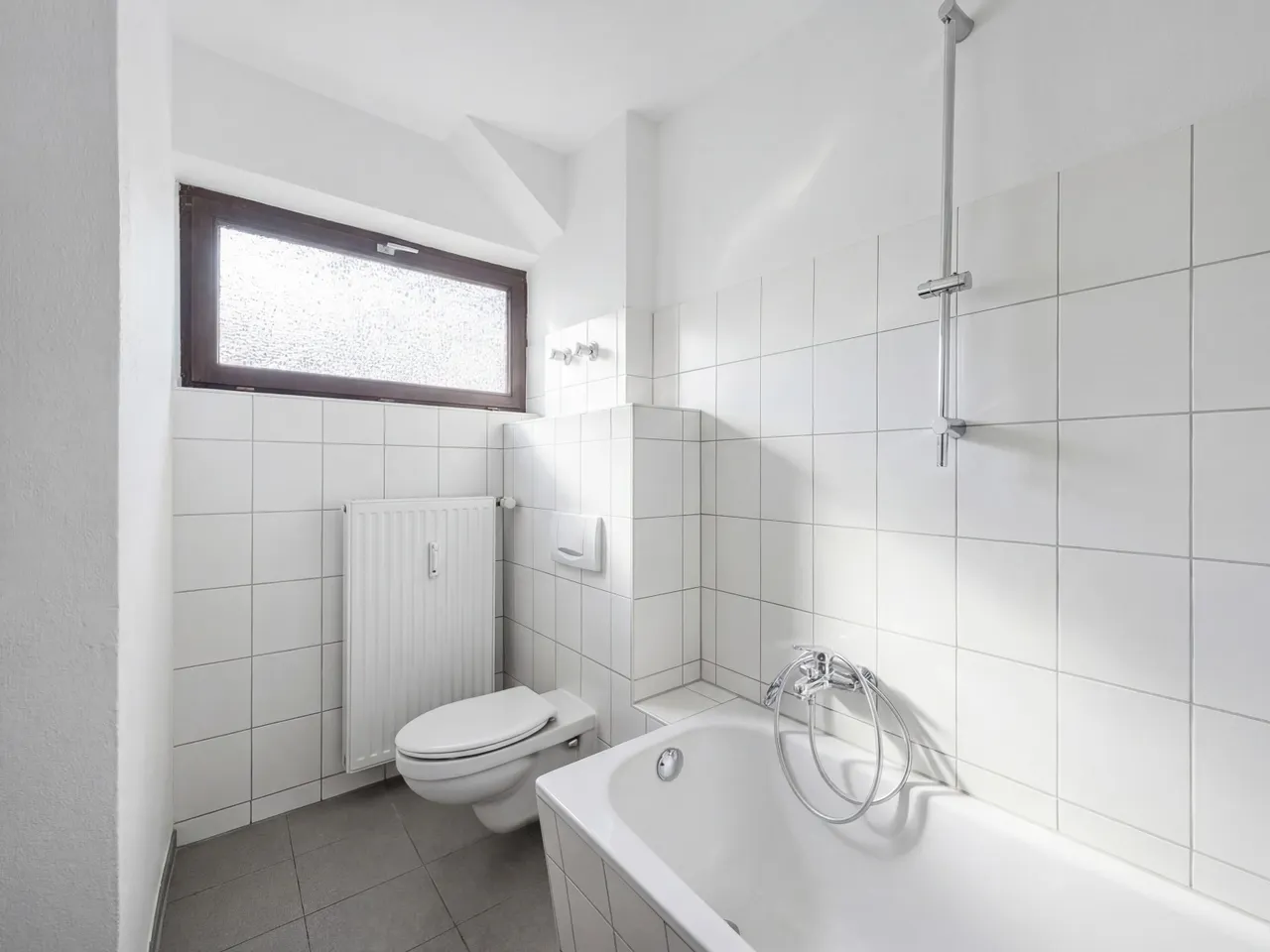 Badezimmer mit Fenster