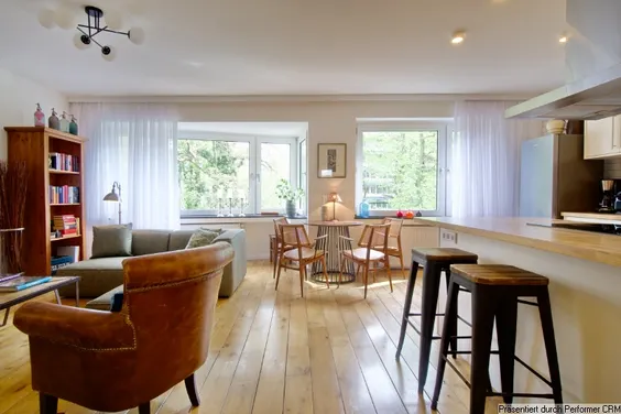 Sehr schöne, stilvoll und hochwertig eingerichtete Wohnung mit Südwest-Balkon in Düsseldorf Pempelfort.