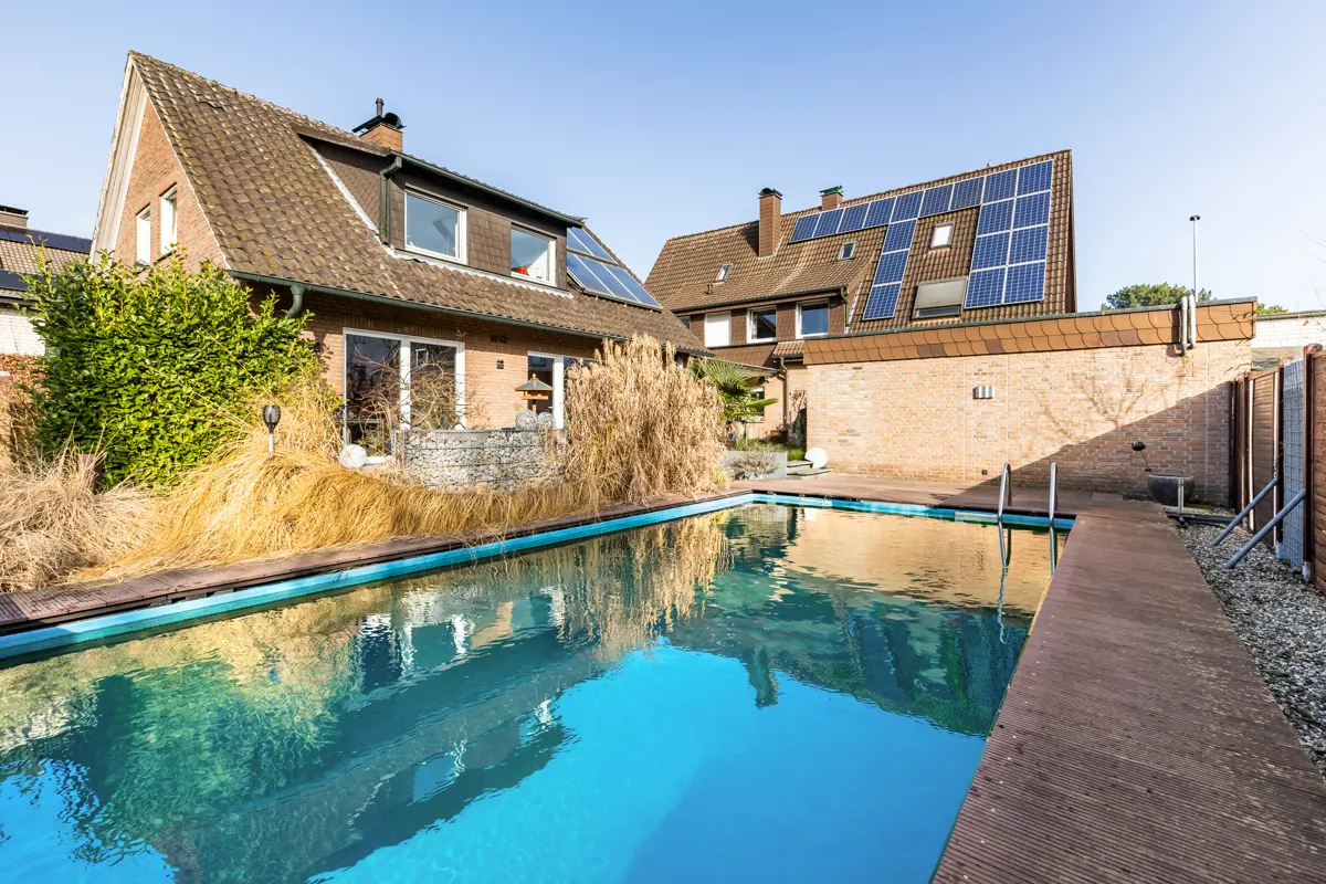 Blick auf beide Häuser