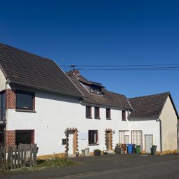 Charmantes Zweifamilienhaus in ruhiger Wohnlage nähe Neustadt (Wied)!