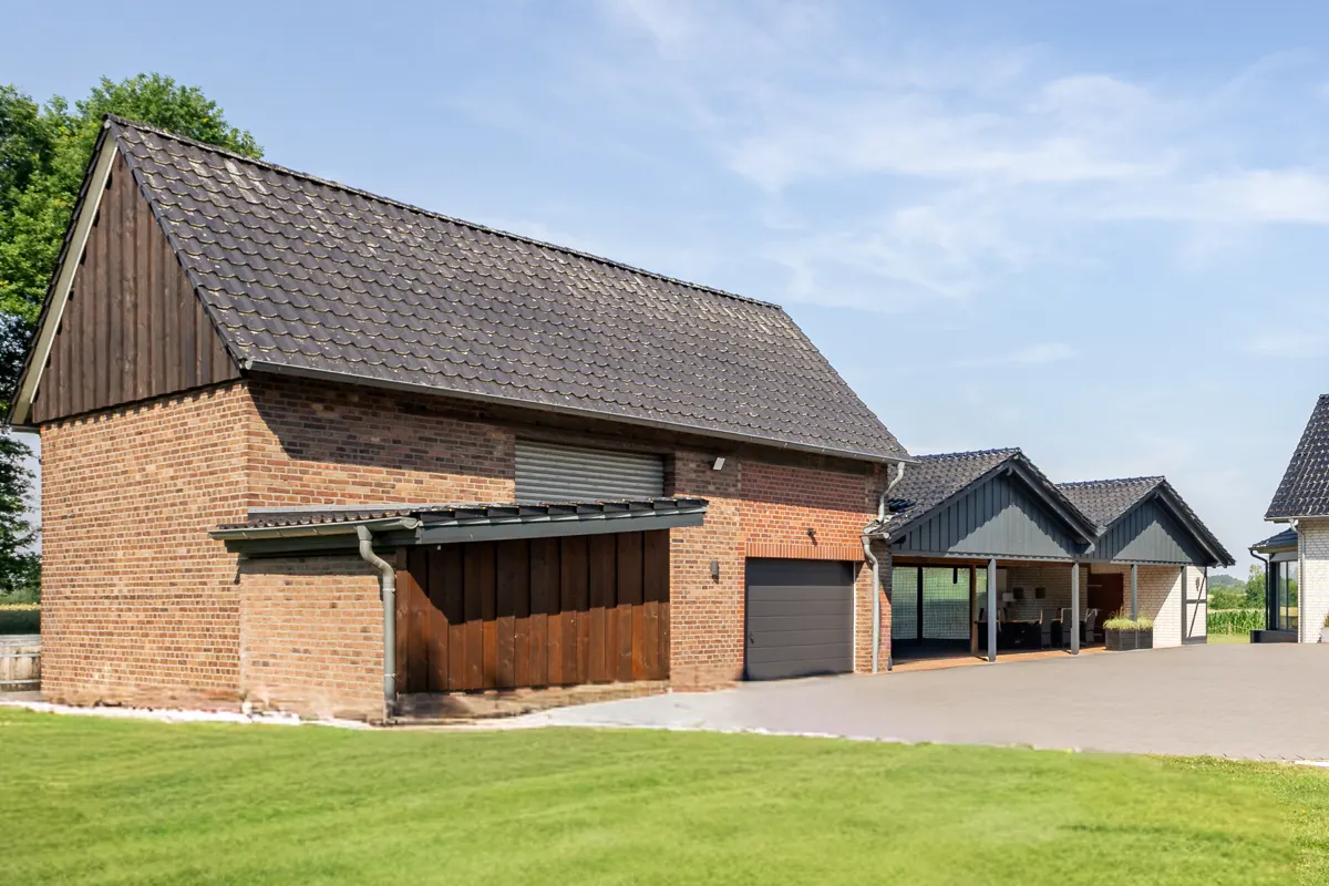 Scheune und Garage