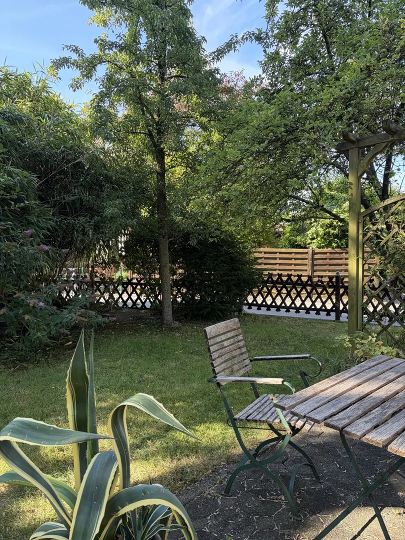 **** Hübsche Maisonette-Wohnung mit Gartennutzung und Terrasse.... ****