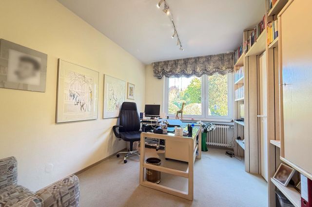 Büro (OG)