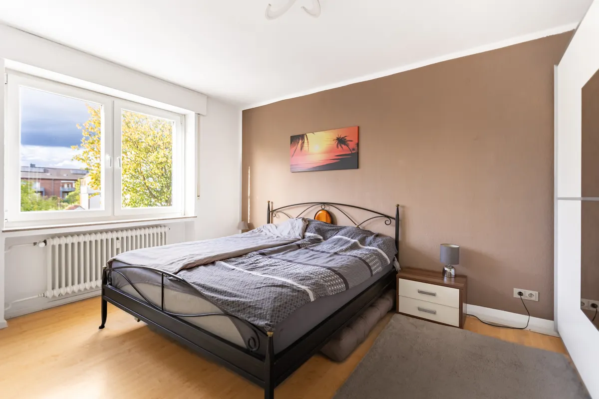 Großzügiges Schlafzimmer im 1. OG