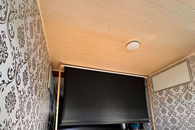 Zimmer 1 mit Leinwand EG 