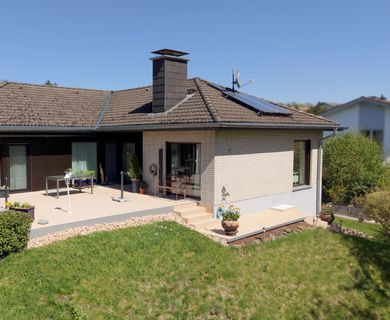 EFH im Bungalowstil in Top-Stadtrandlage! Bezugsfertig, modernisiert und mit herrlichem Weitblick!
