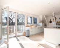 Hochwertige Einbauküche mit Kochinsel