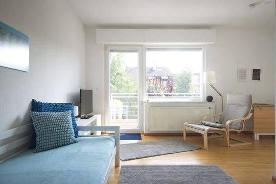 Ruhig gelegene, ansprechende Wohnung mit Parkettboden, Kaminofen und Balkon sowie Internetzugang