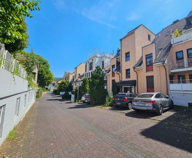 *RESERVIERT* Attraktive 2 Zimmer-Wohnung, drei Balkone und TG-Stallplatz, ca. 100 m zur Rheinpromenade in Remagen