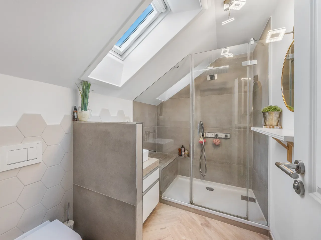 Badezimmer im Dachgeschoss