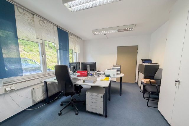 Verwaltungsgebäude: Büro
