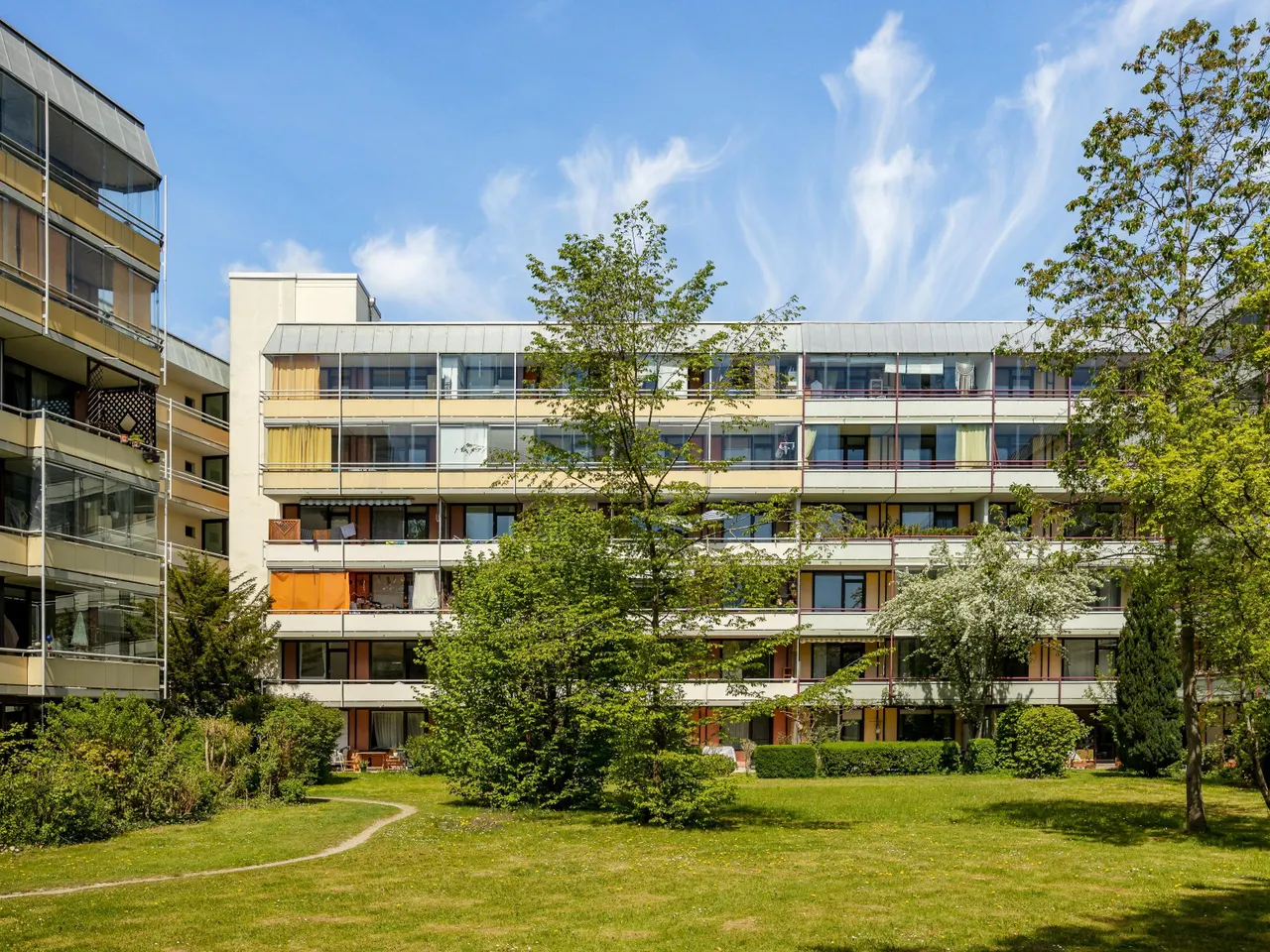 Blick auf hofseitige Gebäudefassade