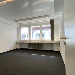 ATTRAKTIVE BÜROFLÄCHE IM HERZEN DER KREFELDER STADTMITTE ZU VERMIETEN!