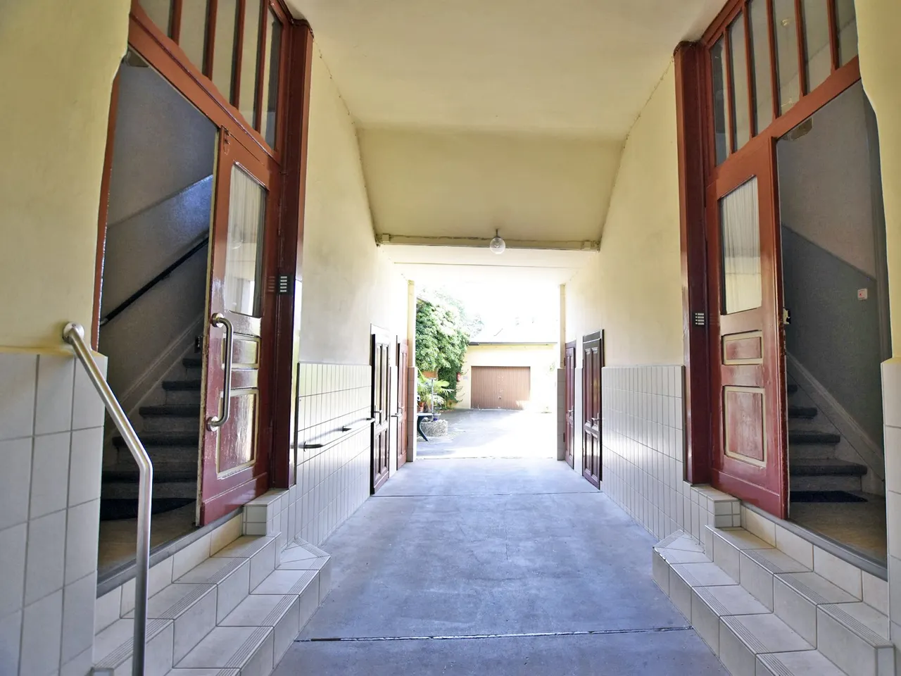 Eingänge/Garagenzufahrt