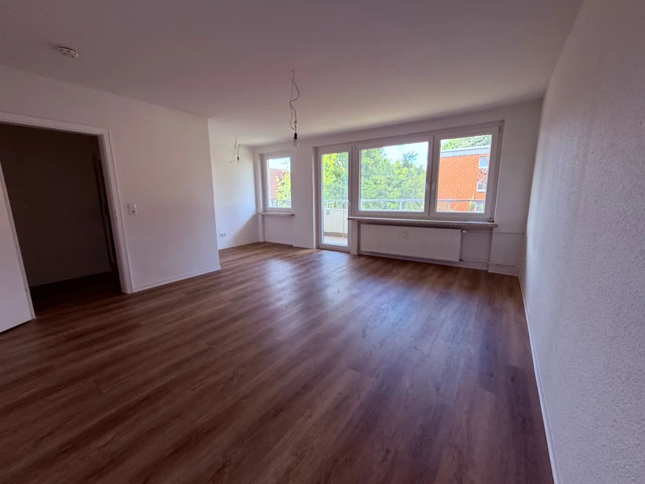 Komplettsanierung! 1-Zimmer-Wohnung mit Balkon - Foto 1