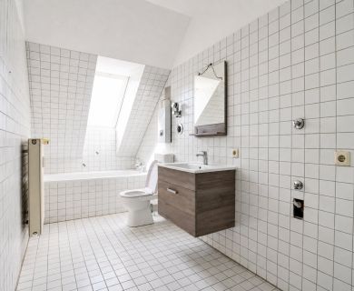Helle ca. 45m² große 2-Zimmer-Dachgeschosswohnung mit Tageslichtbad - Photo 2