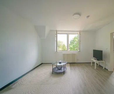 Ratingen-Ost: Helle 2-Zimmer-Wohnung mit Einbauküche und Gartenmitbenutzung - Photo 1