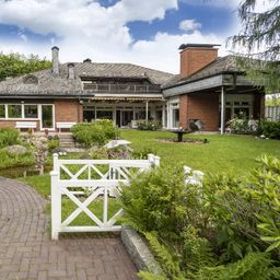 Exklusives Wohnen am Fleyer Wald – Herrschaftliches Anwesen mit Pferdestallungen, Pool u.v.m