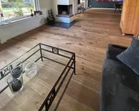 Blick zum Essbereich und Kamin