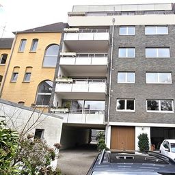 Seltene Gelegenheit in Bestlage 4-Zimmerwohnung mit Balkon, Aufzug, Garage
