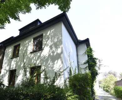 Waldesruh und Seebrise in Duisburg – Dorf Friemersheim!
Drei-FH, DHH mit zwei Garagen und Werkraum