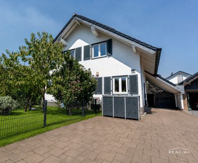 Großzügiger Familientraum mit Pool, Sauna und Einliegerwohnung