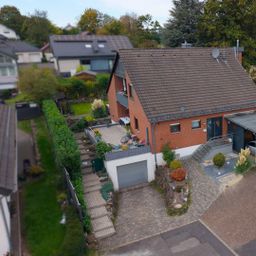 Exklusives Wohnen mit unverbaubarer Fernsicht in begehrter Lage von Much, Garage, Carport, Sauna, Pool