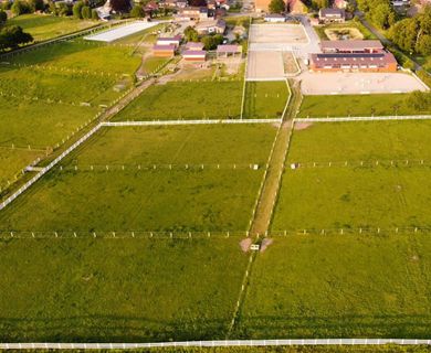 Reitanlage mit Halle und zwei Reitplätzen zu verkaufen