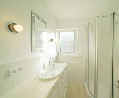 Freistehendes Einfamilienhaus mit Garten und Sonnenbalkon - Photo 5