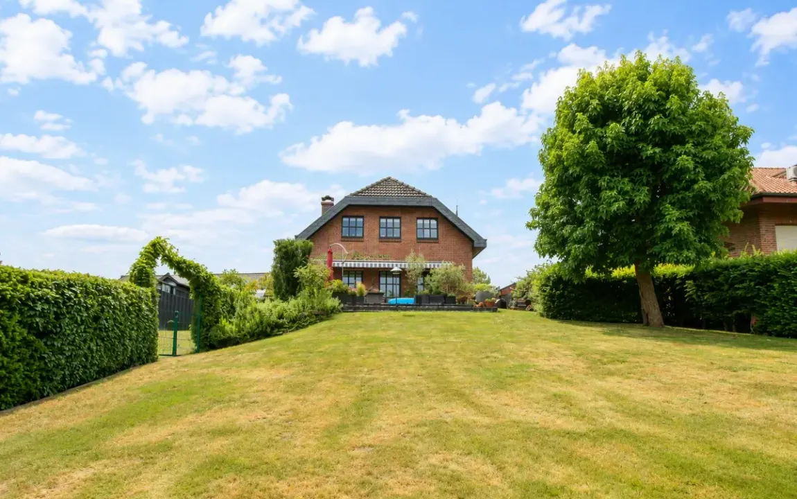 Wegberg: Freistehendes Einfamilienhaus mit ca. 140 m² Wohnfläche auf ca. 3.100 m² (Bau-) Grundstück