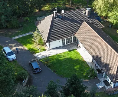 2-Fam. Landhaus-Villa auf einen schönen 6.500 m² Grundstück in der Nähe von Alsfeld.