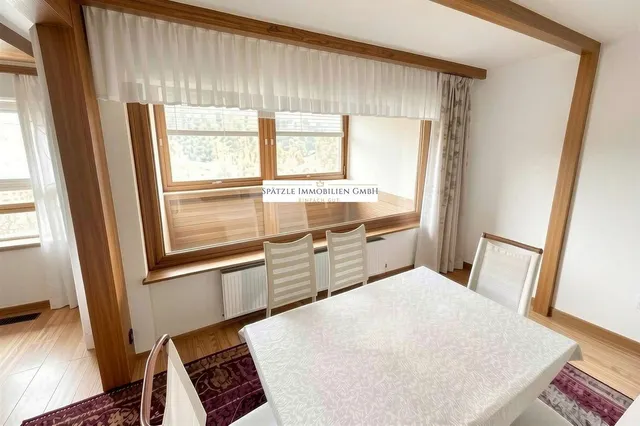 Hauptwohnung Esszimmer - (KI generiert)