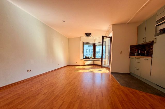 Wohnraum mit Blick zum Balkon