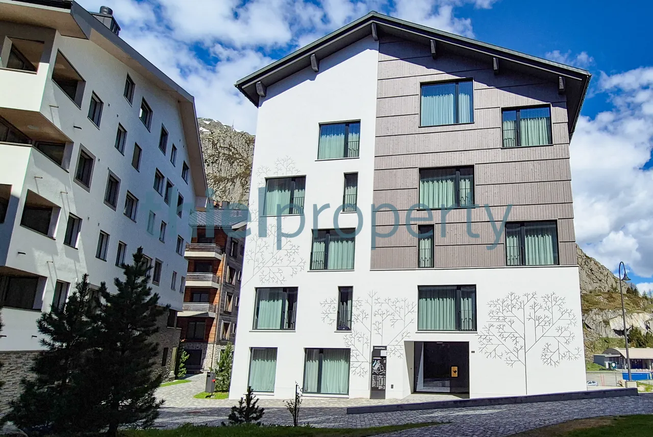 Eingang und Fassade - entrance and facade