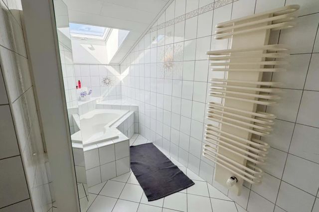 Tageslichtbad mi Wanne OG 
