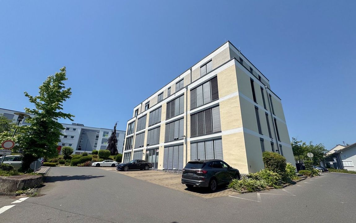 Attraktive Etagenwohnung im Ärztehaus Altenkirchen mit 8 individuell nutzbare Apartments / Zimmer!