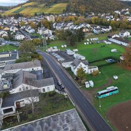 Vielseitig verwendbares Gewerbegrundstück mit angrenzendem Wohnhaus (vermietet)!