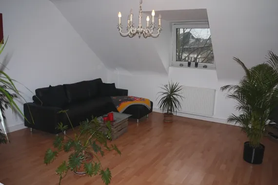 Gemütliche und helle 2 Zimmer Wohnung in zentraler Lage.