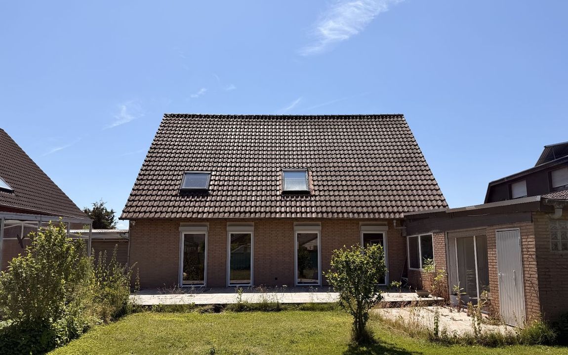 Erkelenz-Gerderath! Modernisiertes Einfamilienhaus mit großem Garten!